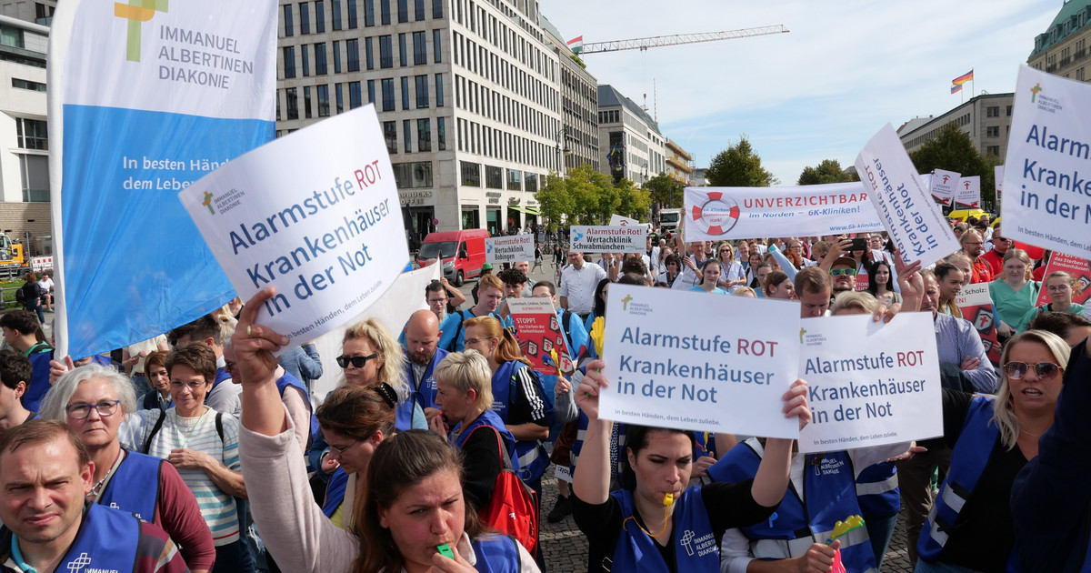 Alarmstufe Rot Krankenhäuser fordern Hilfe vom Bund mit Protest am