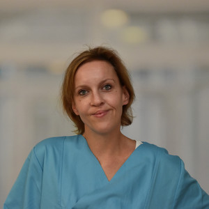 Franziska Gransow ist stellvertretende Stationsleitung der interdisziplinären Intensivstation im Albertinen Krankenhaus Franziska Gransow ist stellvertretende Stationsleitung der interdisziplinären Intensivstation im Albertinen Krankenhaus
