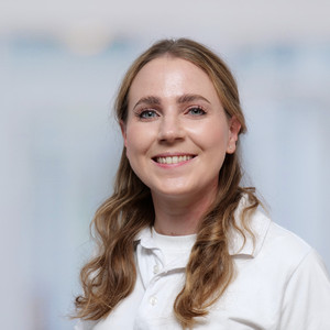 Portraitfoto von Emilia Reidel, Fachärztin in der Klinik für Gynäkologie und Geburtshilfe im Albertinen Krankenhaus in Hamburg. Portraitfoto von Emilia Reidel, Fachärztin in der Klinik für Gynäkologie und Geburtshilfe im Albertinen Krankenhaus in Hamburg.
