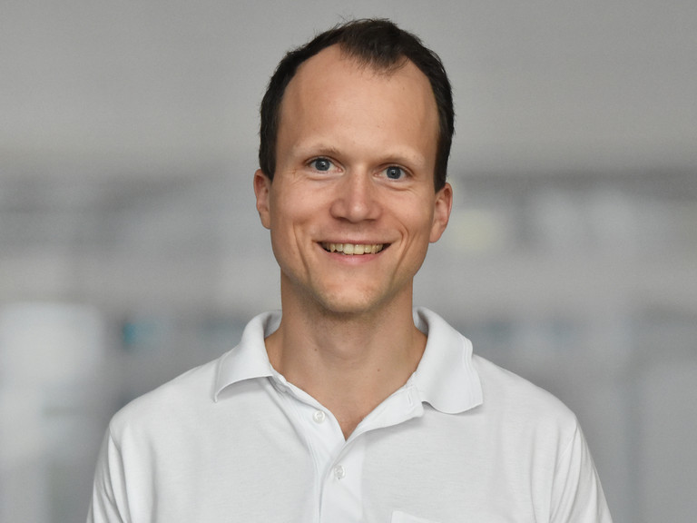 Portraitfoto Prof. Dr. Rüdiger Klapdor, Chefarzt der Klinik für Gynäkologie und Geburtshilfe, Albertinen Krankenhaus, Hamburg-Schnelsen Portraitfoto Prof. Dr. Rüdiger Klapdor, Chefarzt der Klinik für Gynäkologie und Geburtshilfe im Albertinen Krankenhaus