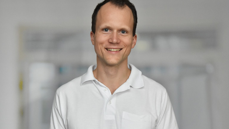 Portraitfoto Prof. Dr. Rüdiger Klapdor, Chefarzt der Klinik für Gynäkologie und Geburtshilfe, Albertinen Krankenhaus, Hamburg-Schnelsen Portraitfoto Prof. Dr. Rüdiger Klapdor, Chefarzt der Klinik für Gynäkologie und Geburtshilfe im Albertinen Krankenhaus