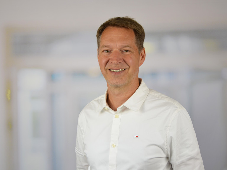 Portraitfoto von Martin Groß, Leiter stationäre Pflege in der Residenz am Wiesenkamp in Hamburg-Volksdorf