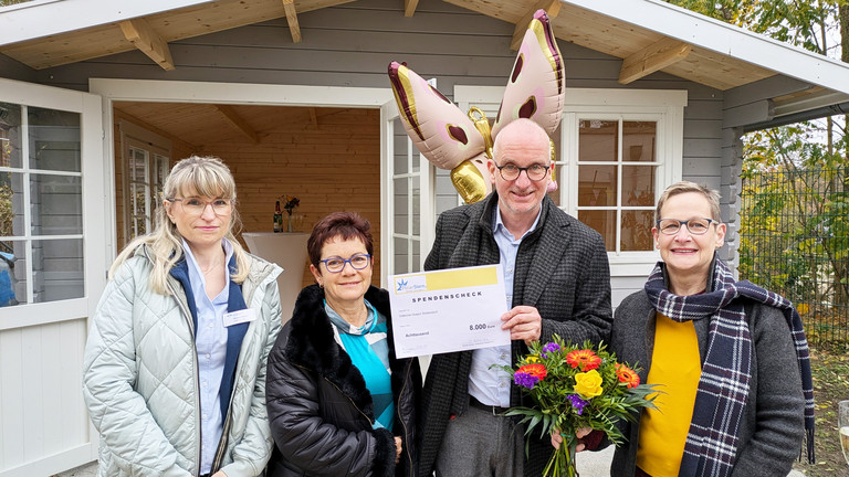 Diakonie Hospiz Woltersdorf - Pressemitteilungen - Leben bis zuletzt: Diakonie Hospiz Woltersdorf feiert sein fünfjähriges Bestehen - Polarstern überreicht Spendenscheck