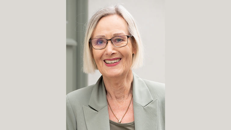 Portraitfoto von der Hamburger Psychologin und Bestsellerautorin Dr. Eva Wlodarek.