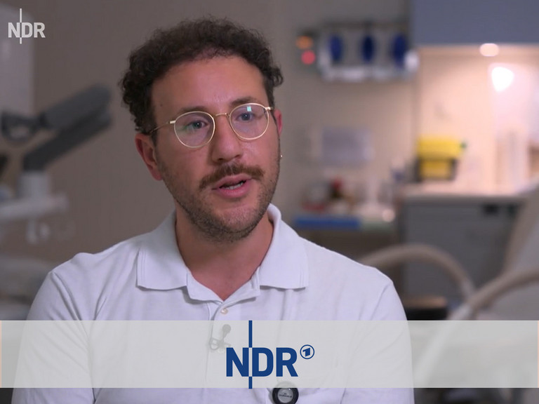 Dr. Sami Shihada, Oberarzt am Albertinen Krankenhaus, im Interview mit dem NDR über Diagnose und Behandlung von Endometriose Dr. Sami Shihada, Oberarzt am Albertinen Krankenhaus, im Interview mit dem NDR über Diagnose und Behandlung von Endometriose
