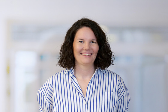 Portraitfoto Sabine Bösl, Zentrumsleiterin Interdisziplinäres Therapiezentrum im Albertinen Krankenhaus in Hamburg
