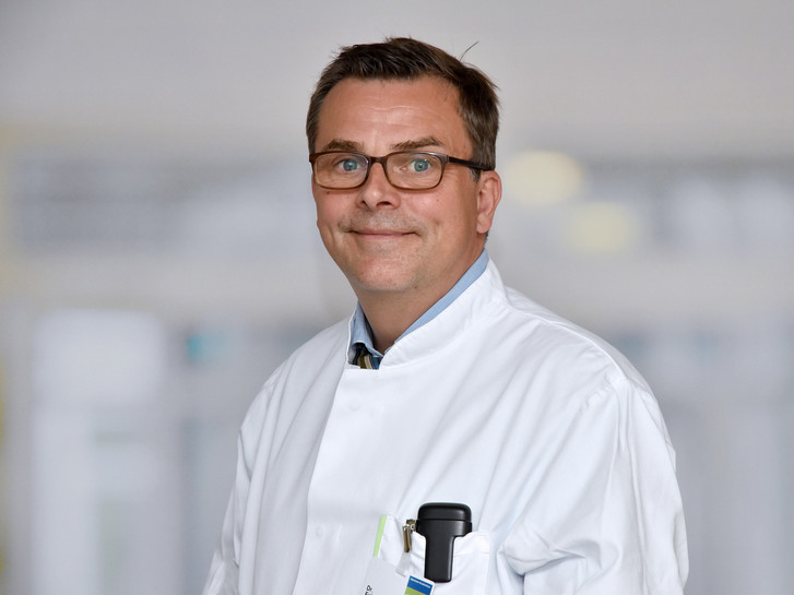 Portrait Dr. med. Erik Fritze, Chefarzt Albertinen Wirbelsäulenzentrum, Facharzt Neurochirurgie, Team, Evangelisches Amalie Sieveking Krankenhaus, Albertinen Krankenhaus, Hamburg-Schnelsen, Hamburg-Volksdorf