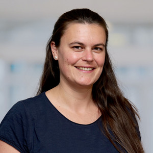 Portrait von Annika Schmidt, Fachliche Leitung und Familienlotsin bei den Frühen Hilfen in der Geburtshilfe am Albertinen Krankenhaus Portrait von Annika Schmidt, Fachliche Leitung und Familienlotsin bei den Frühen Hilfen in der Geburtshilfe am Albertinen Krankenhaus