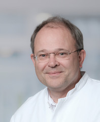 Portraitfoto Prof. Dr. Guntram Lock, Chefarzt der Klinik für Innere Medizin im Albertinen Krankenhaus