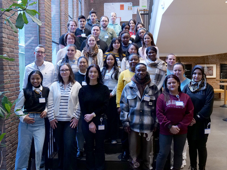 Pflegeschülerinnen und Pflegeschüler des Kurses BPA 02 2026 bei der Begrüßung im Albertinen Krankenhau