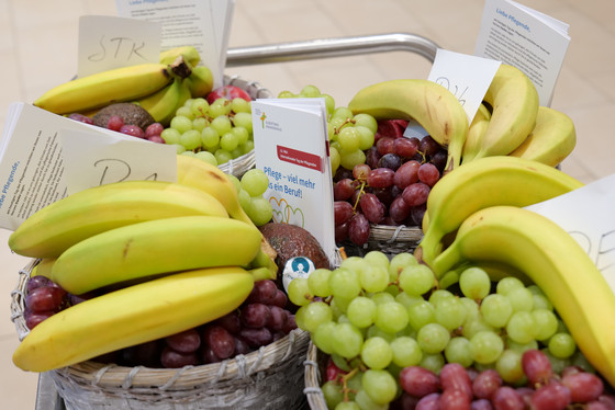 Obstkörbe zum Tag der Pflegenden im Albertinen Krankenhaus Obstkörbe zum Tag der Pflegenden im Albertinen Krankenhaus