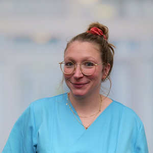 Ingalisa Busch ist stellvertretende Stationsleitung der interdisziplinären Intensivstation im Albertinen Krankenhaus Ingalisa Busch ist stellvertretende Stationsleitung der interdisziplinären Intensivstation im Albertinen Krankenhaus