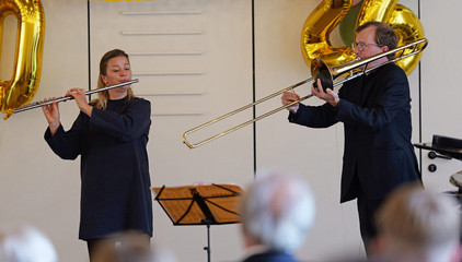 Anne-Christine und Heinrich Klaus Heidenreich sorgen mit Flöte und Posaune für die musikalische Begleitung der Abschlussfeier.