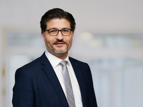 Portraitfoto von Prof. Dr. Peter Bannas, Chefarzt, Klinik für Diagnostische und Interventionelle Radiologie im Albertinen Krankenhaus in Hamburg und  stellvertretender Leiter Immanuel Albertinen Zentrum für Radiologie.