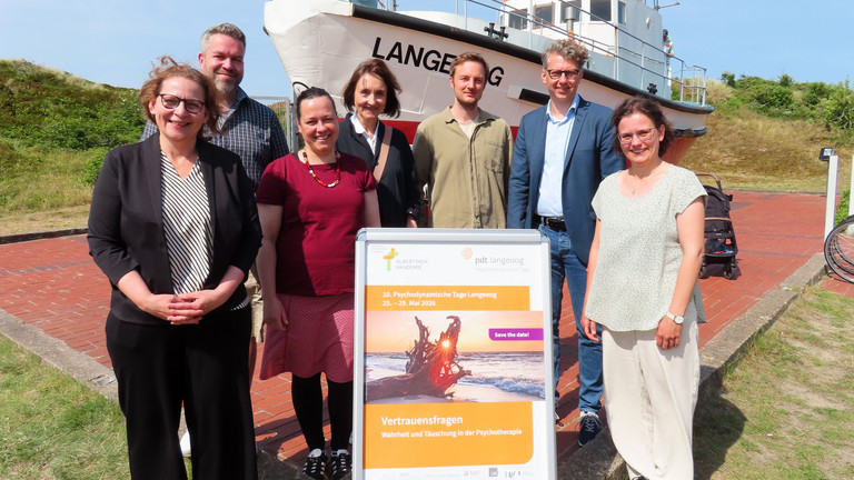 Marion Rehm, Martin Hirche, Edith Fauser-Unger, Carola Bindt, Timo Sauer, Sönke Arlt, Christina Bossauer (v.l.) beim Abschluss Psychodynamische Tage Langeoog 2025
